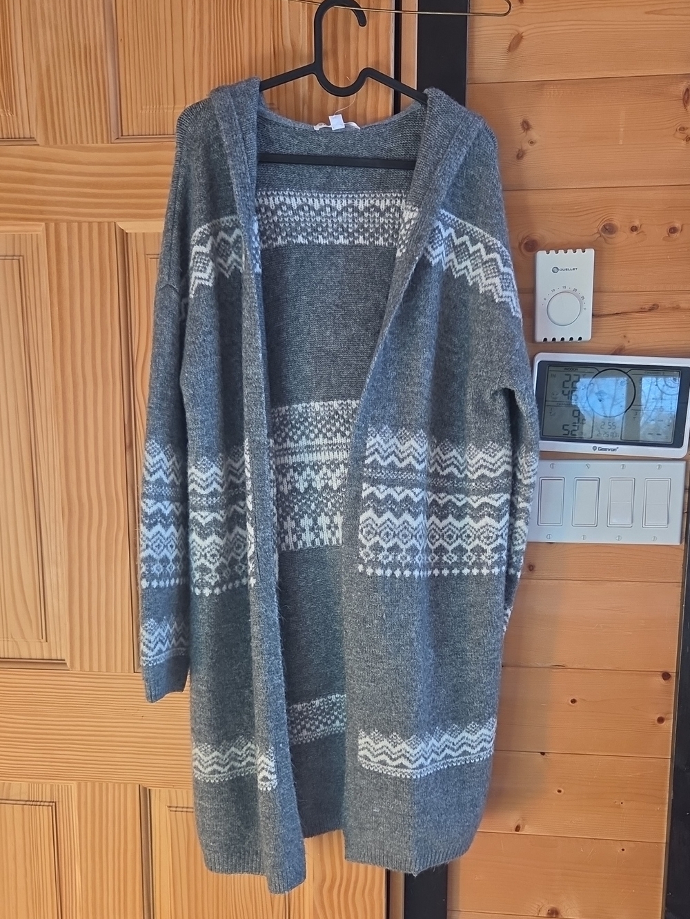 Open-Front Hooded Knit Cardigan in Gray with White Pattern